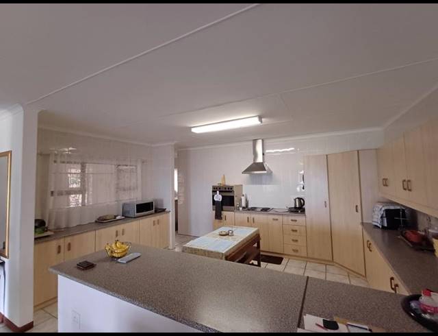 3 BEDROOM HOUSE FOR SALE IN FRAAIUITSIG